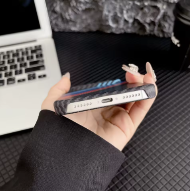 Frameless Carbon Fiber Hard Phone Case For iPhone 17, 17 Air Iphone Pro, Pro Max Water Ripple Climb Texture Armor Cover